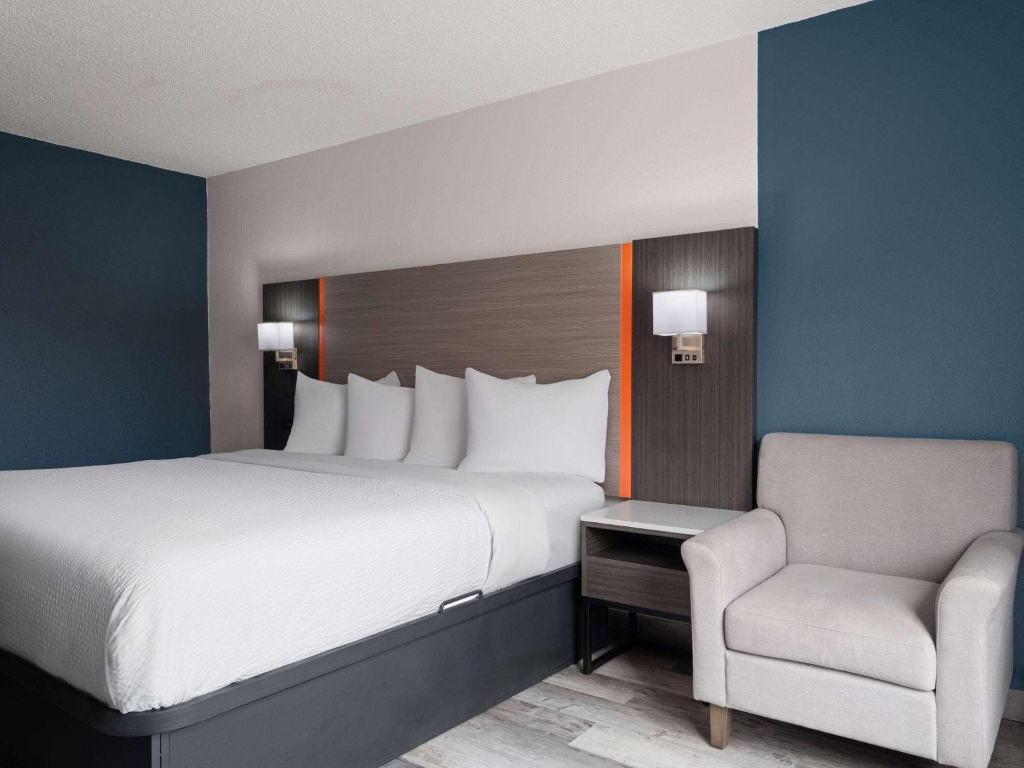 Baymont By Wyndham Indianapolis East Hotell Exteriör bild