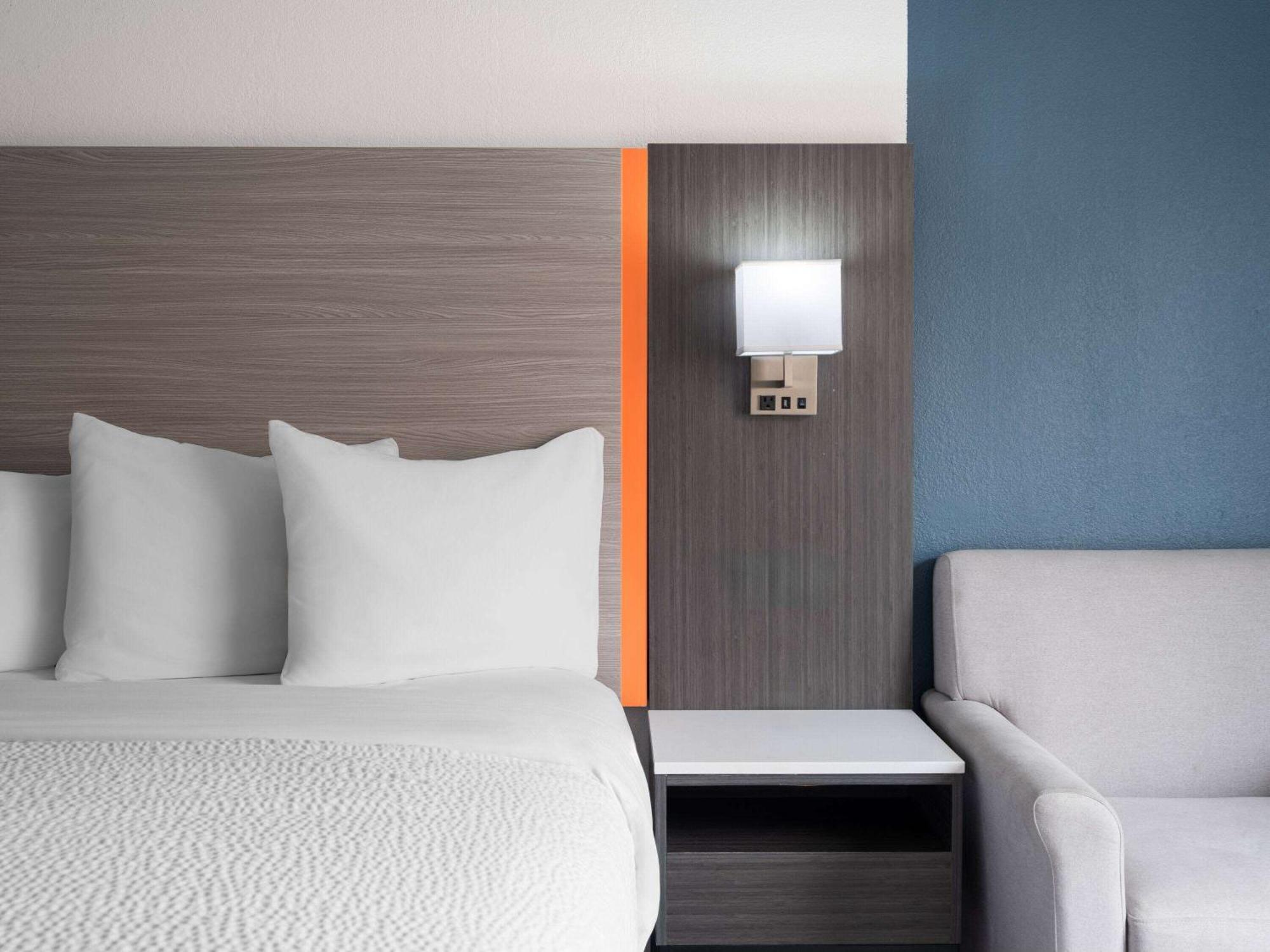 Baymont By Wyndham Indianapolis East Hotell Exteriör bild
