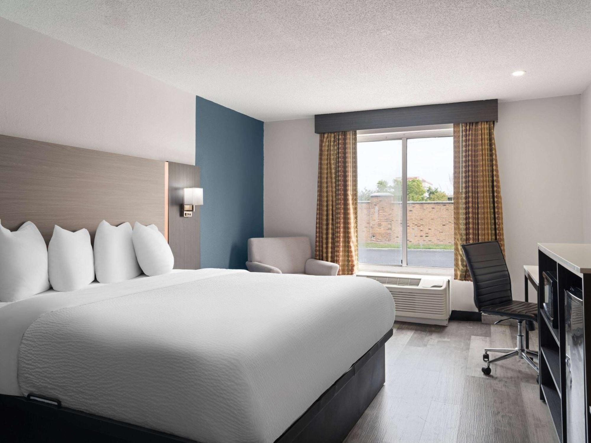 Baymont By Wyndham Indianapolis East Hotell Exteriör bild
