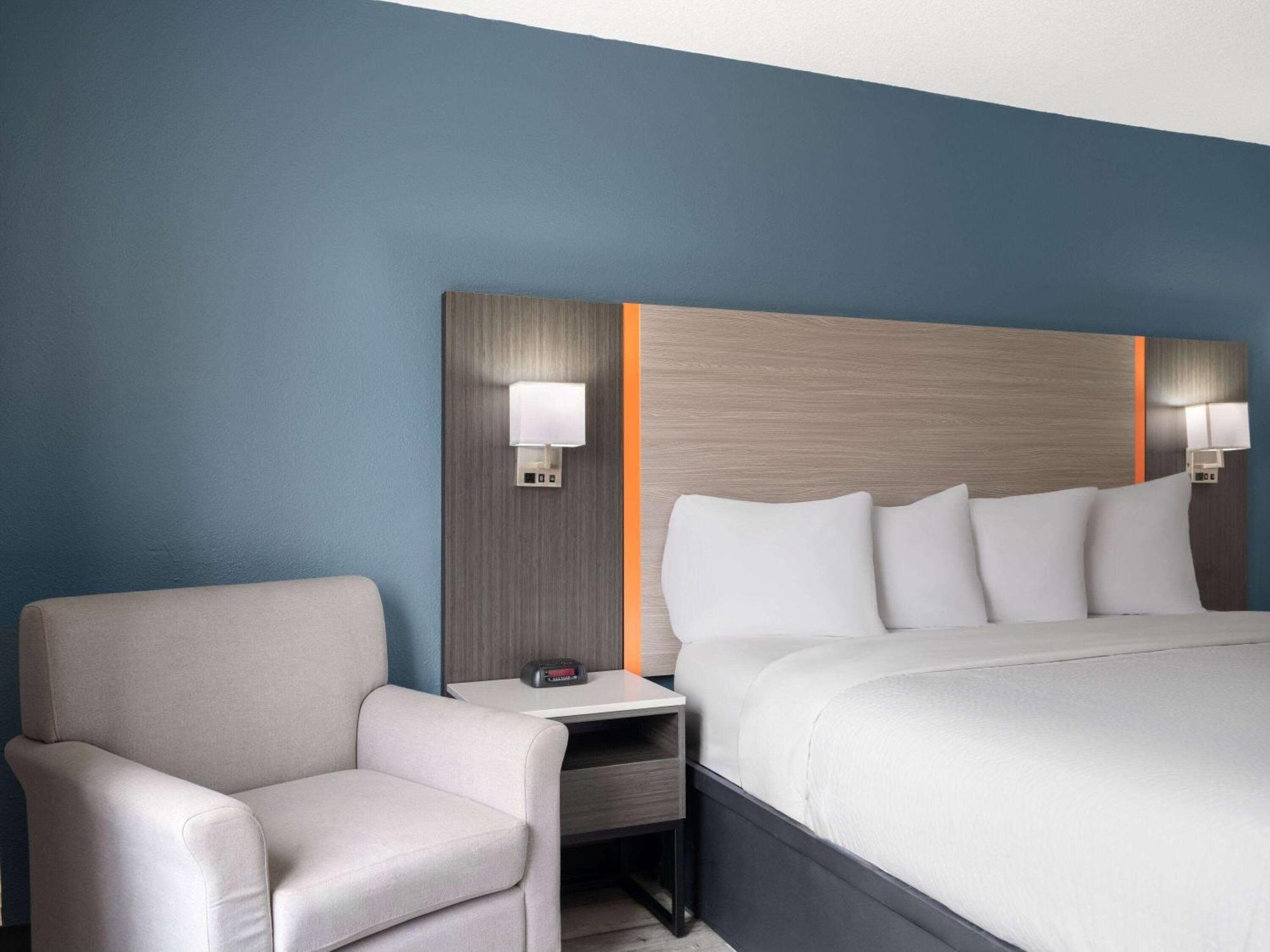 Baymont By Wyndham Indianapolis East Hotell Exteriör bild