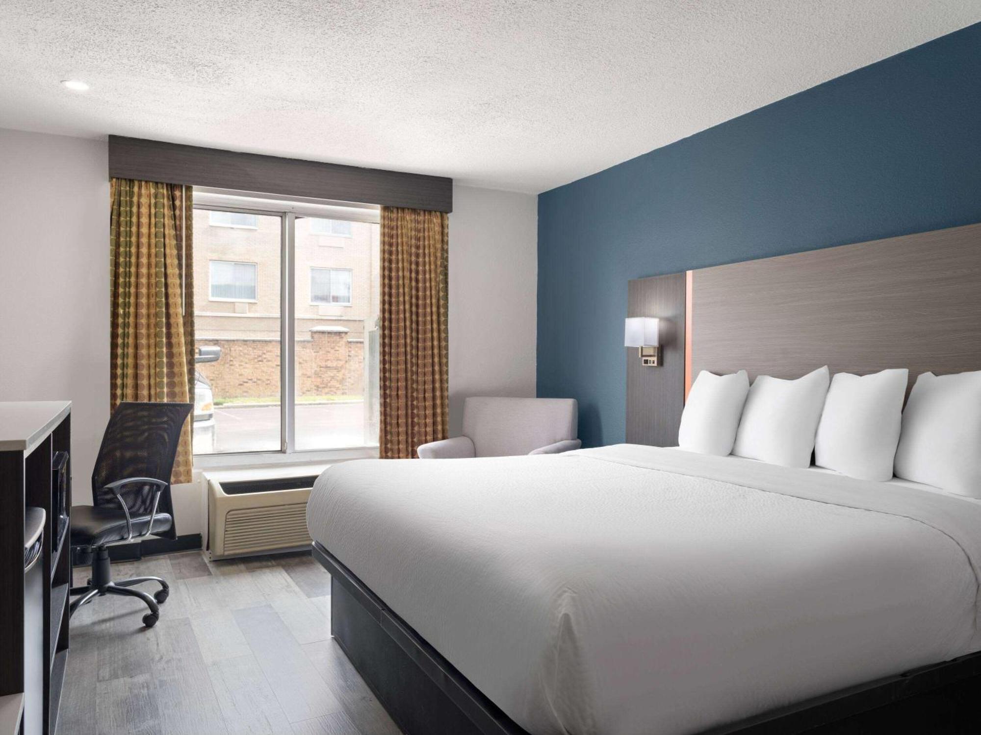 Baymont By Wyndham Indianapolis East Hotell Exteriör bild
