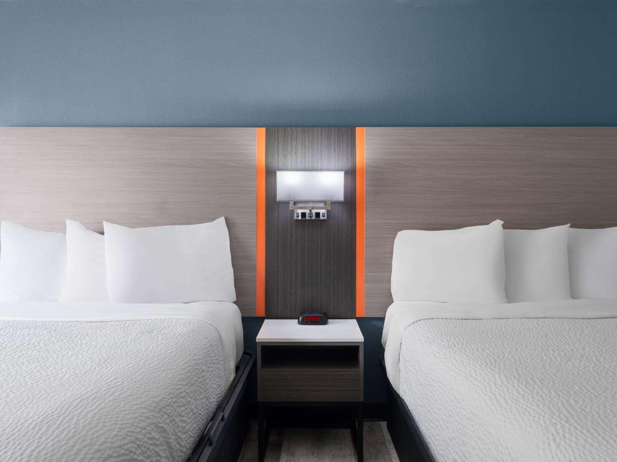 Baymont By Wyndham Indianapolis East Hotell Exteriör bild