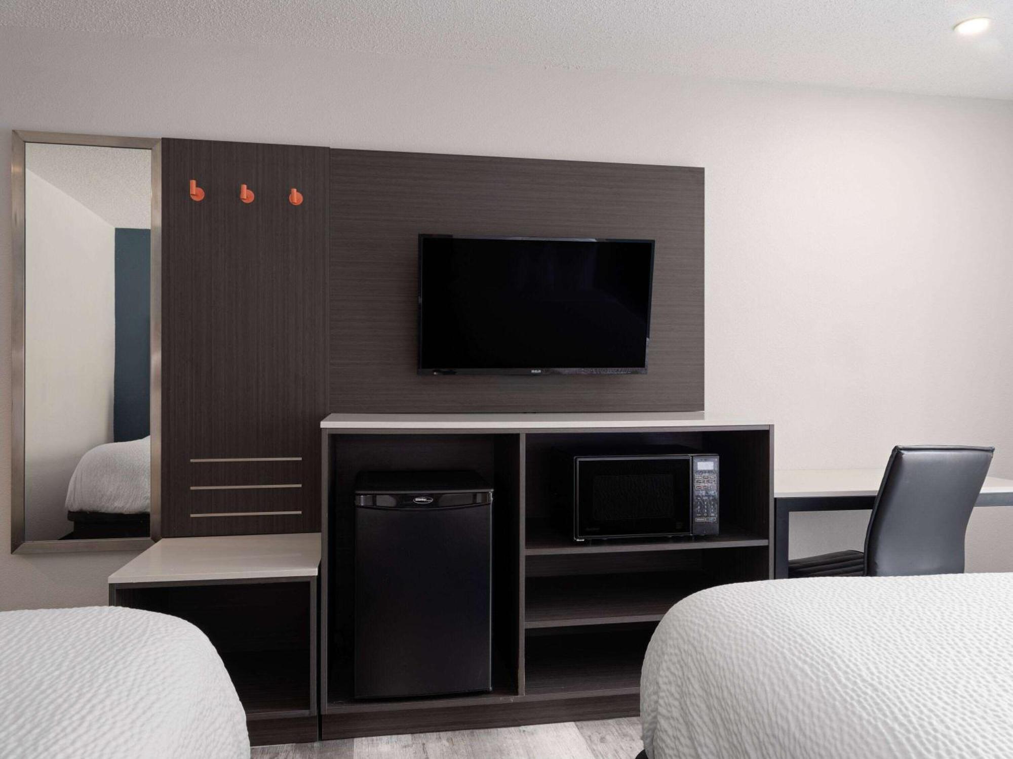 Baymont By Wyndham Indianapolis East Hotell Exteriör bild