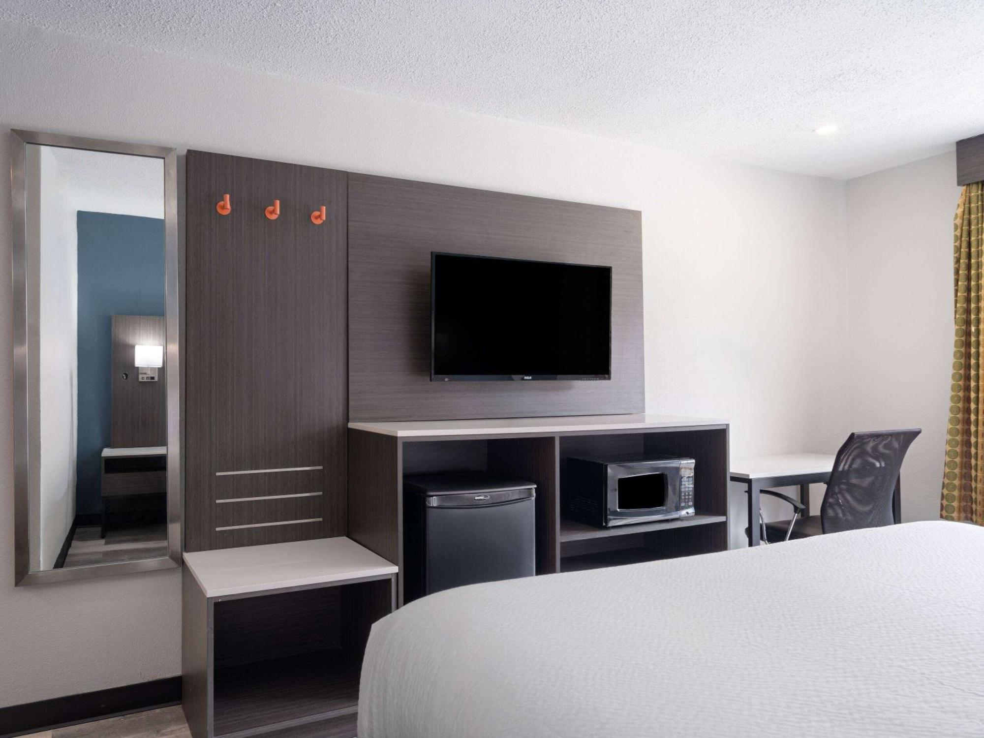 Baymont By Wyndham Indianapolis East Hotell Exteriör bild