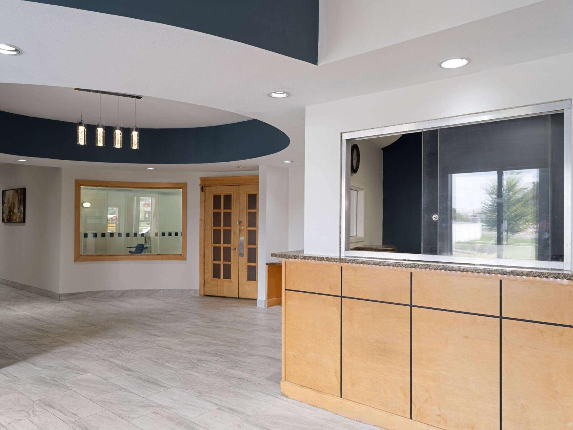 Baymont By Wyndham Indianapolis East Hotell Exteriör bild